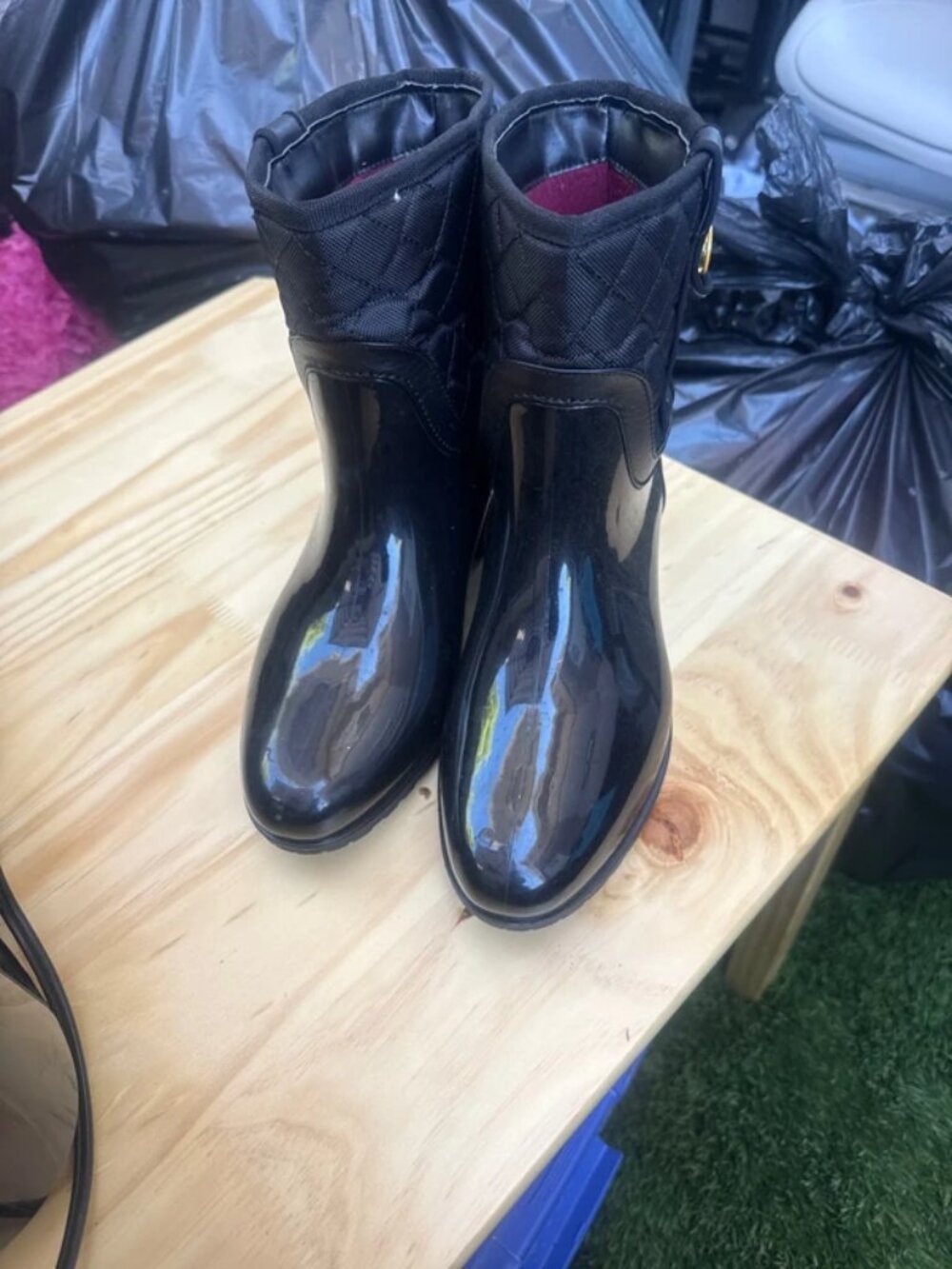Tommy Hilfiger Black Rain Boots Women’s Size 8